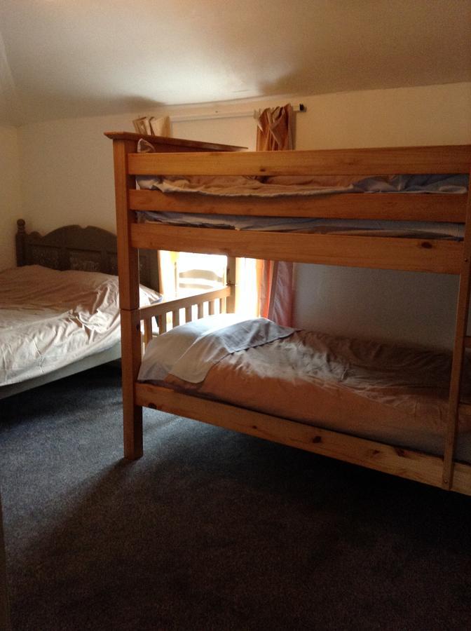 Pantyrathro International Hostel Carmarthen Ngoại thất bức ảnh