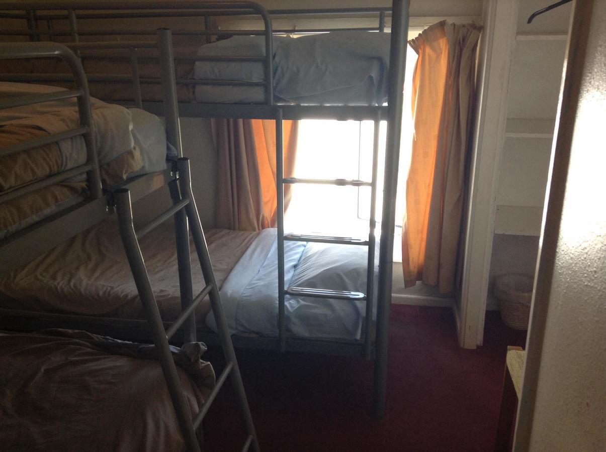 Pantyrathro International Hostel Carmarthen Ngoại thất bức ảnh