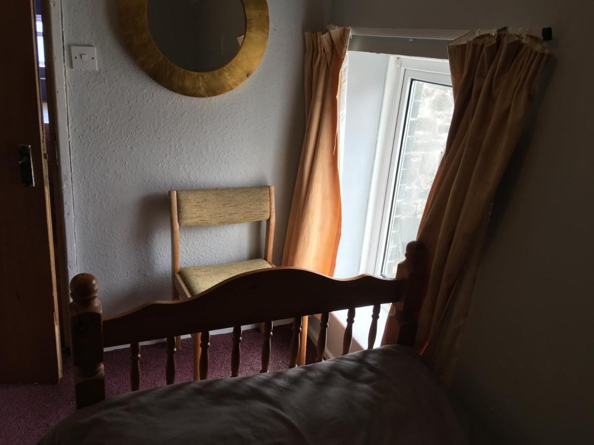 Pantyrathro International Hostel Carmarthen Ngoại thất bức ảnh