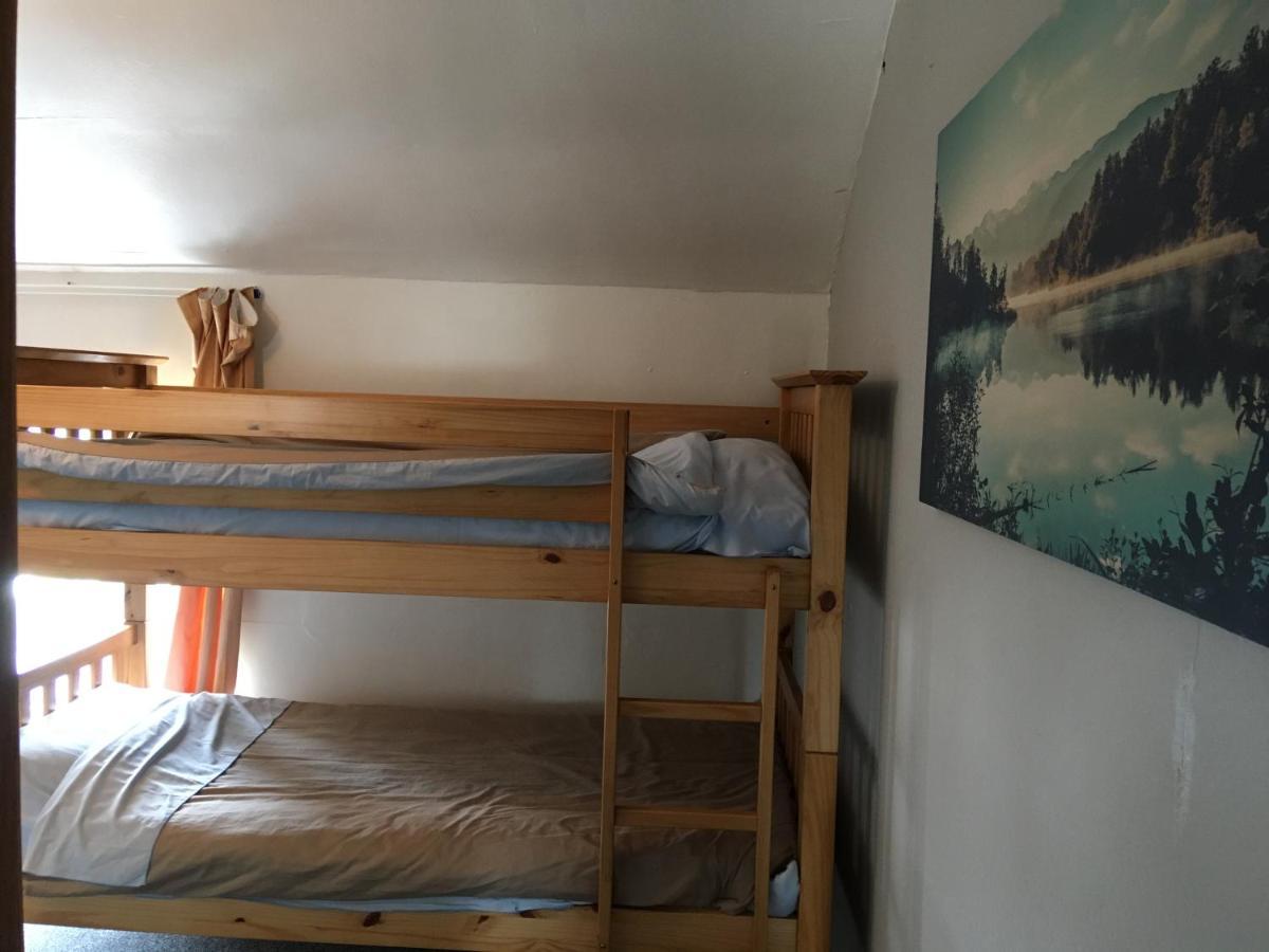 Pantyrathro International Hostel Carmarthen Ngoại thất bức ảnh
