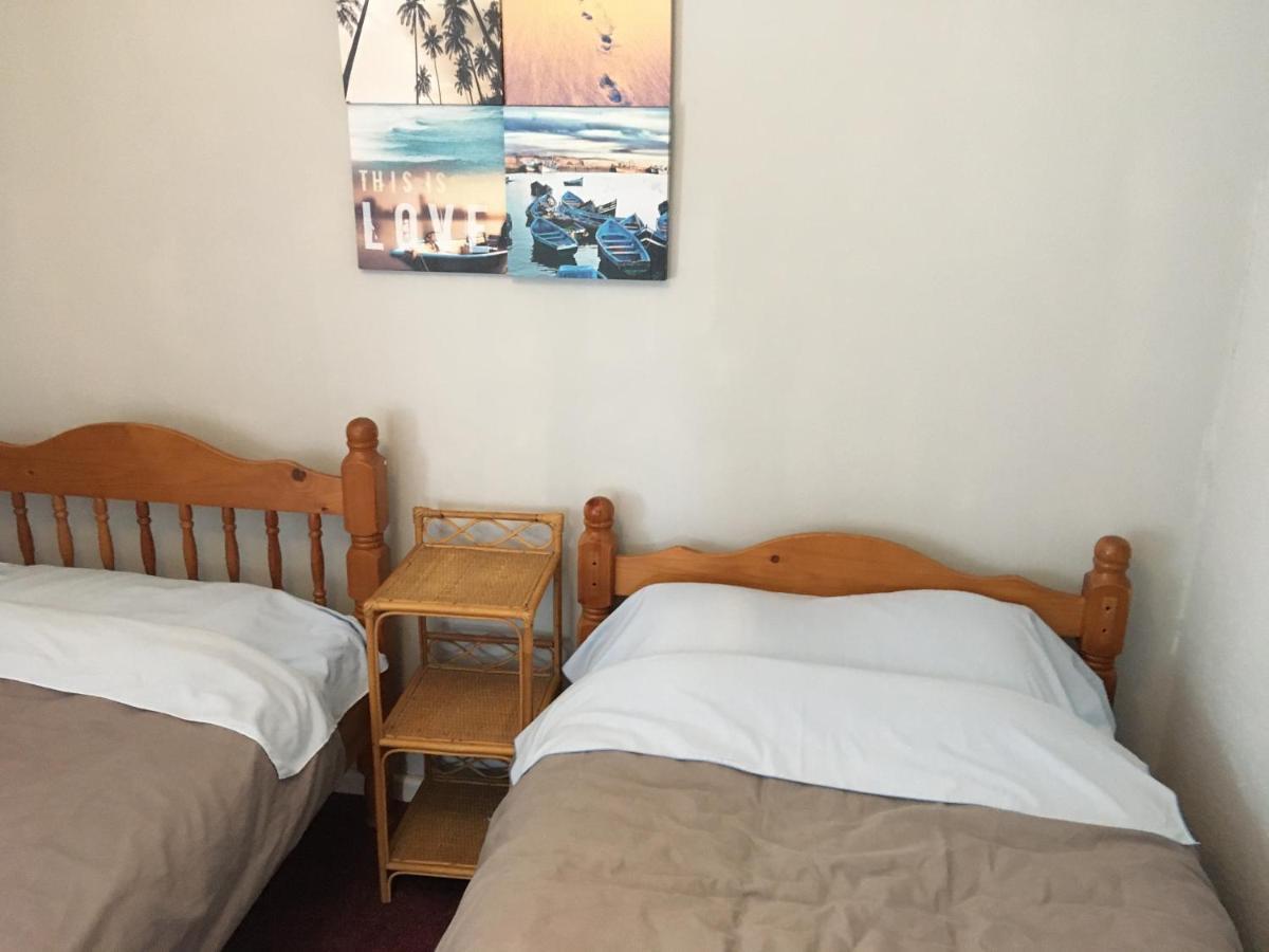 Pantyrathro International Hostel Carmarthen Ngoại thất bức ảnh