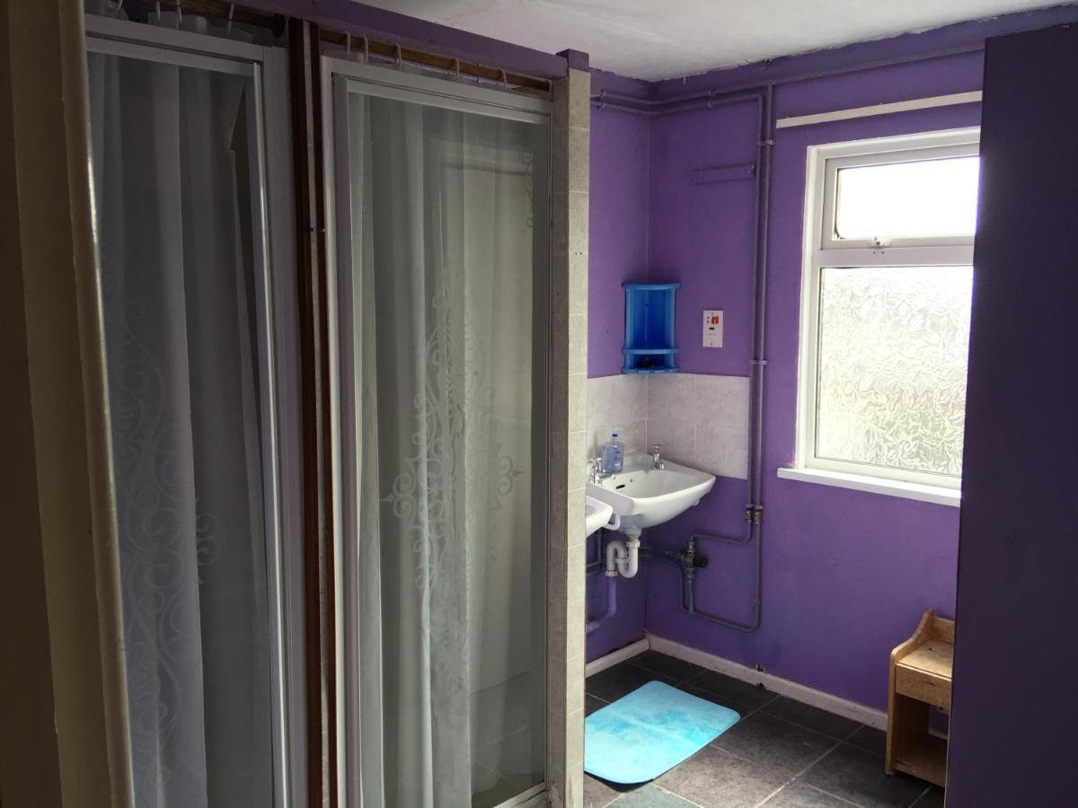 Pantyrathro International Hostel Carmarthen Ngoại thất bức ảnh