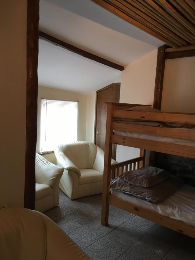 Pantyrathro International Hostel Carmarthen Ngoại thất bức ảnh