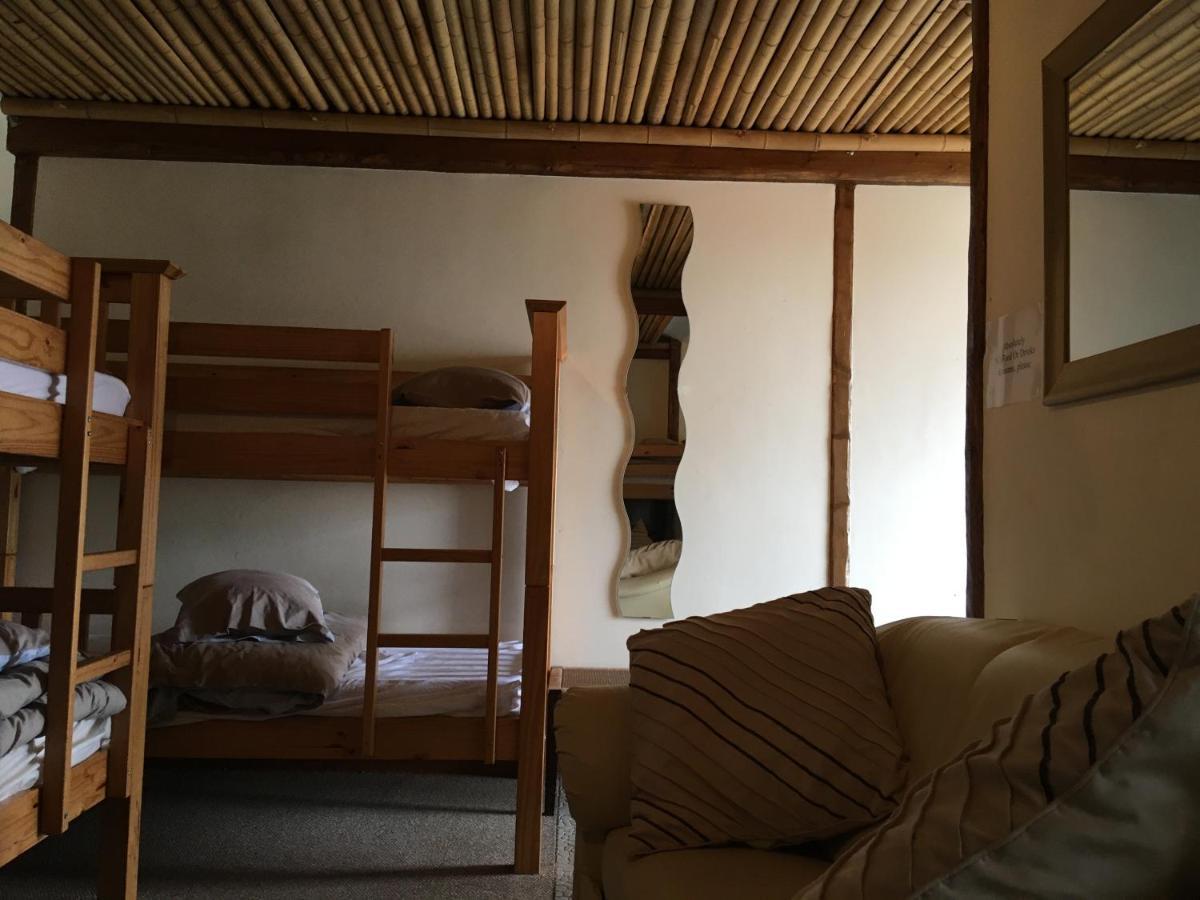 Pantyrathro International Hostel Carmarthen Ngoại thất bức ảnh
